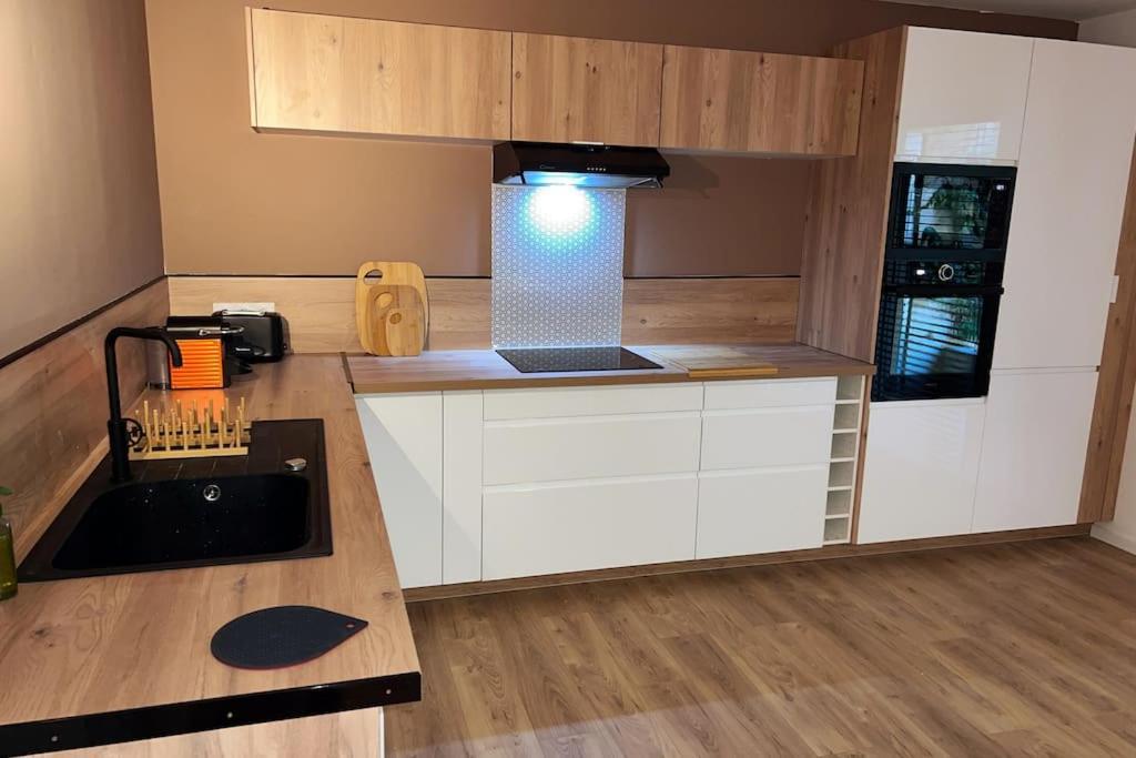 Aux Marches Du Palais - Ac Clim - Spacieux - Terrasse - Wifi Avignon Ngoại thất bức ảnh